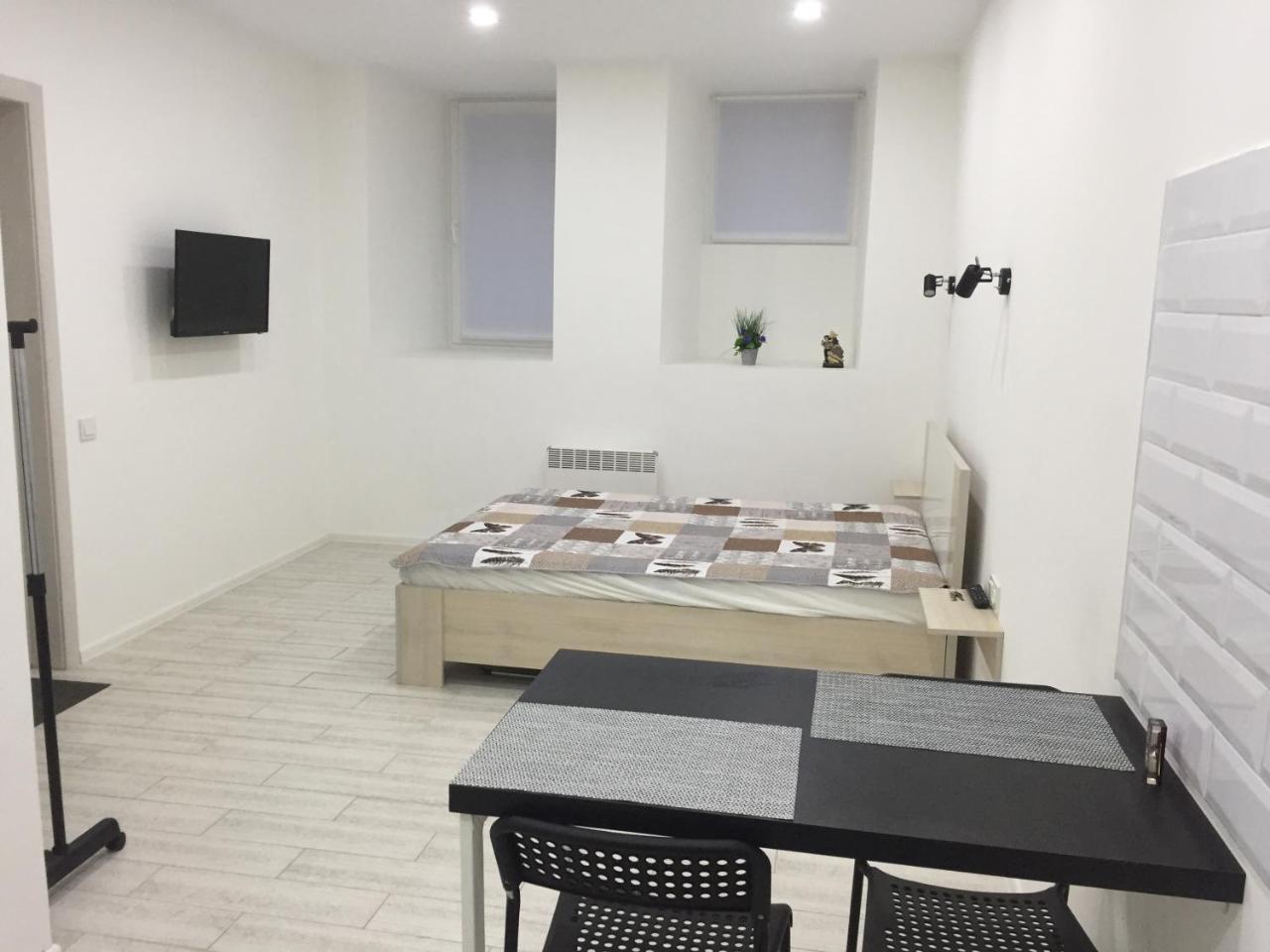 Small Underground Apartment At The Center 赫尔松 外观 照片